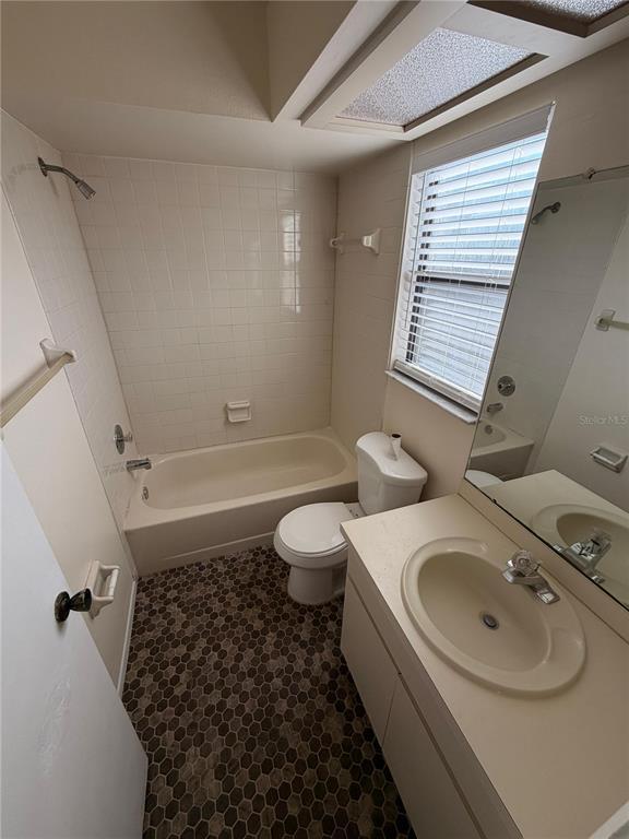 Building Photo - 533 E Curlew Pl