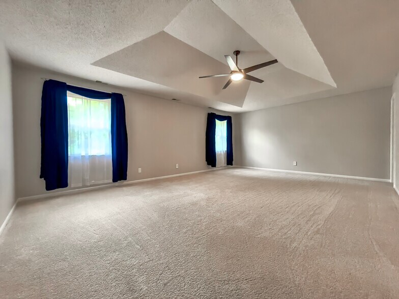 Massive Master Bedroom with Vaulted Ceiling - 5421 NW Walden Dr