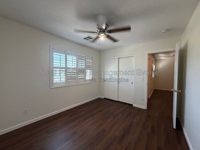 Building Photo - 6903 W Lawrence Ln