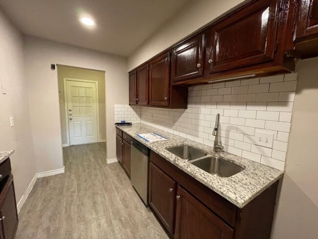 Building Photo - 1017-1019 Mullins Street