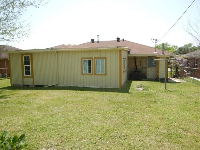 Building Photo - 419 Gammon Dr
