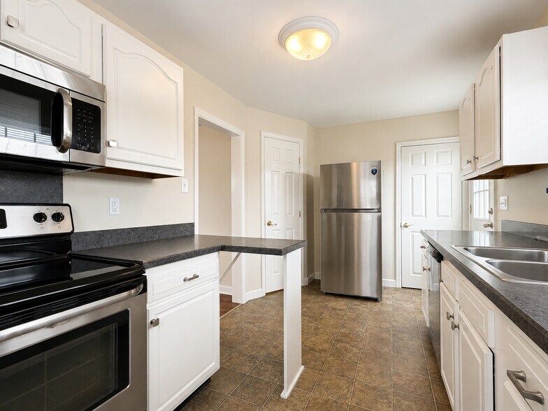 Building Photo - 430 Brimmer Ave