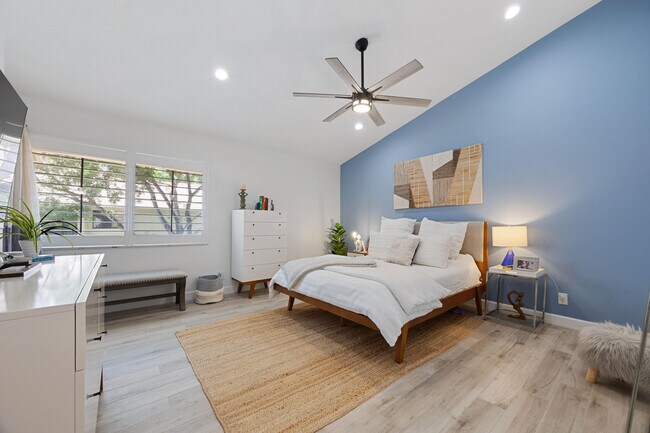 Building Photo - 5710 Coach House Cir