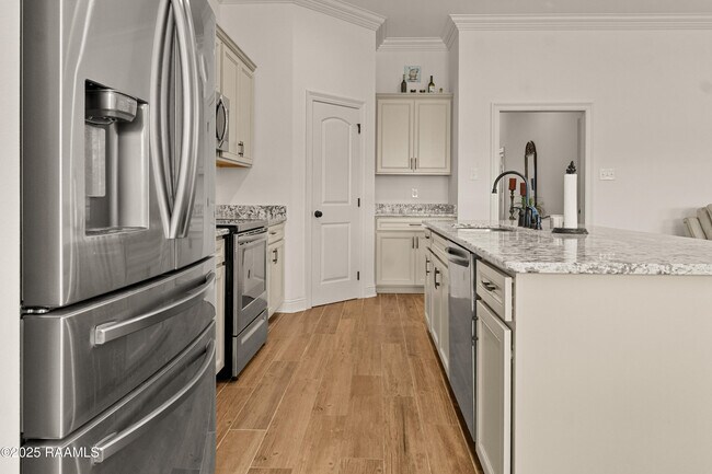 Building Photo - 120 Sugar Crest Dr