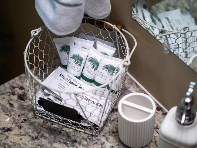 Building Photo - 3222 West Blvd