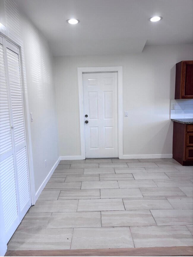 Building Photo - 1416 W 130th St