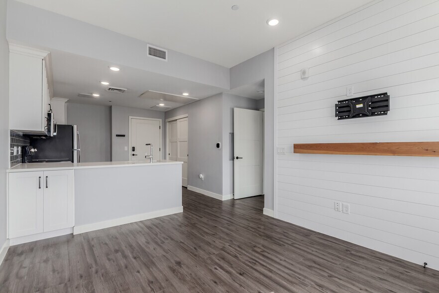 Building Photo - 475 N 9th St