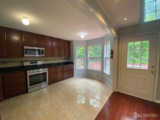 Building Photo - 120 Briarwood Dr
