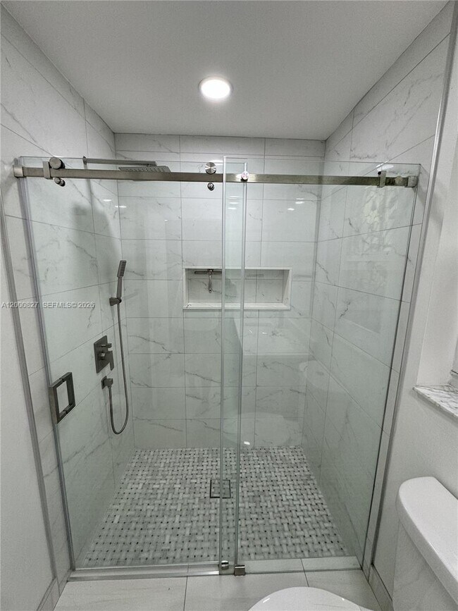 Building Photo - 4136 Pine Ridge Ln