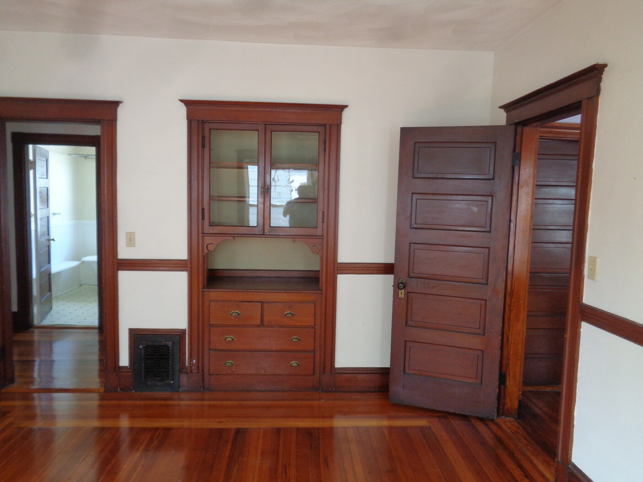 Building Photo - 73 Grove St