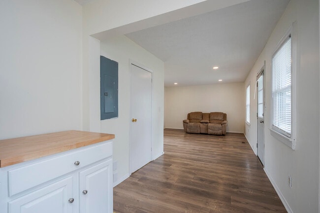 Building Photo - 649 Mitchell Ave