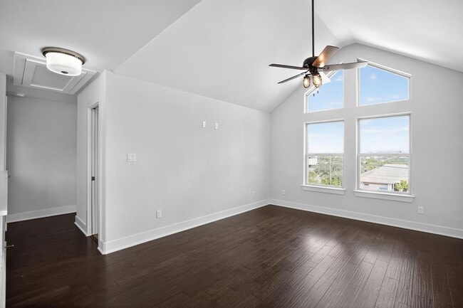 Building Photo - 10624 Lake Park Dr
