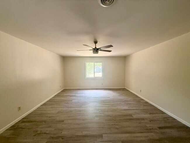 Building Photo - Two bedroom, 2 bath house in Burlington-Coming soon