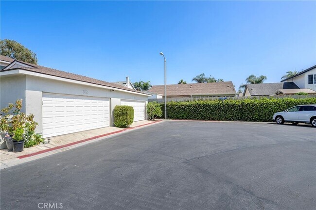 Building Photo - 8231 Deerfield Dr