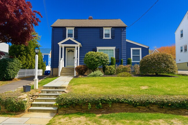 Primary Photo - 467 Wilson St