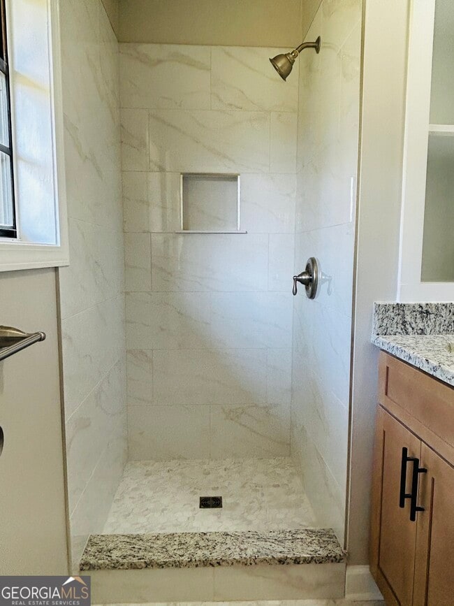 Building Photo - 6165 Radford Dr