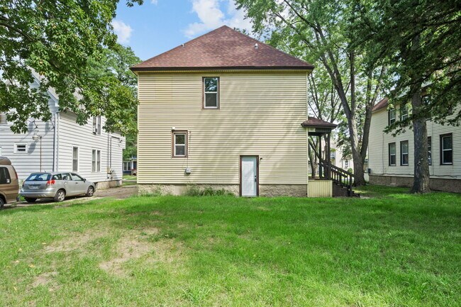 Building Photo - 1439 8th Ave