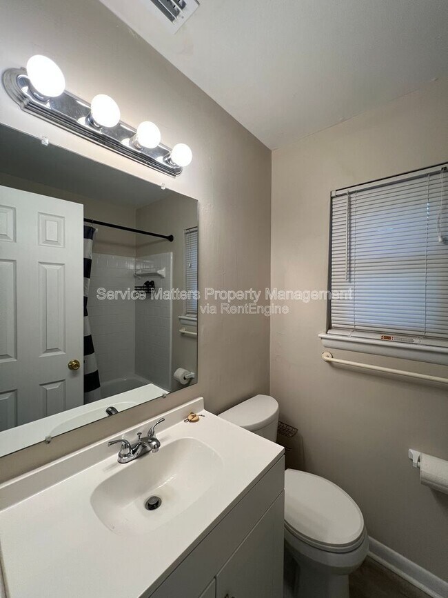 Building Photo - 303 Newcastle Dr