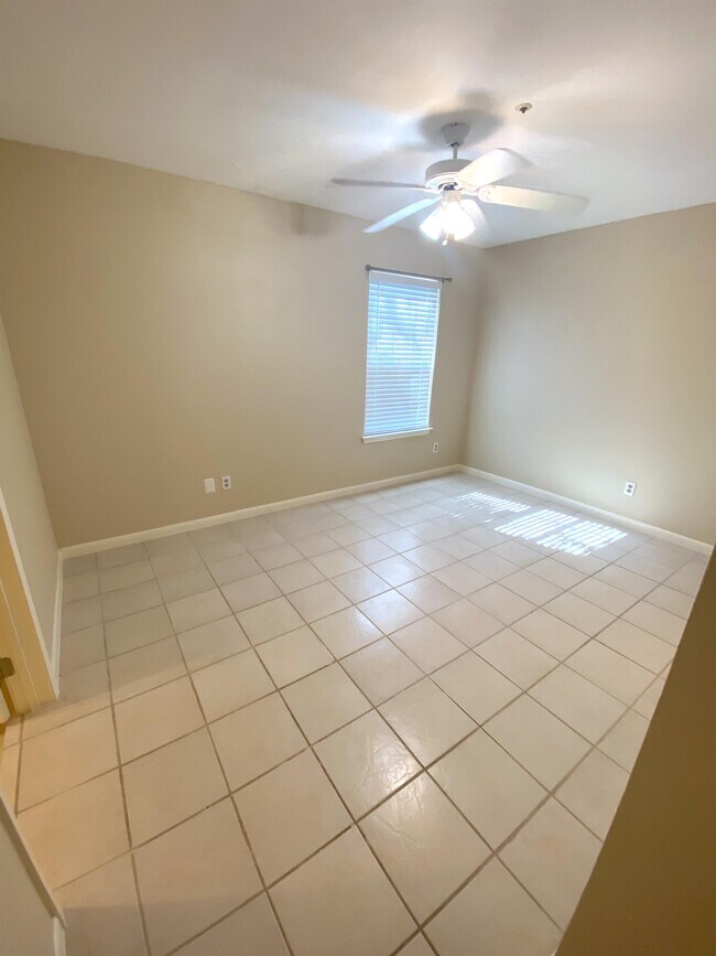 Building Photo - 8531 Stonebridge