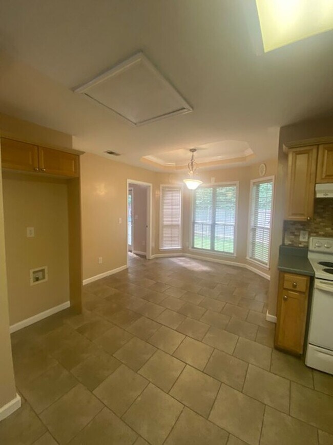 Building Photo - 114 Hidden Creek Cove