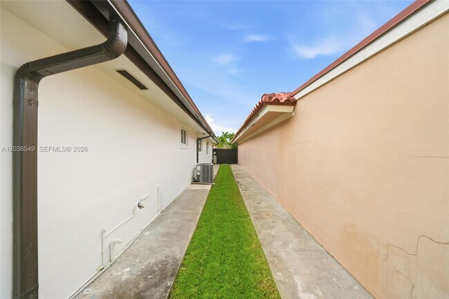 Building Photo - 881 NW 133rd Ave