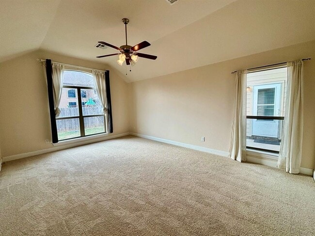 Building Photo - 2501 Speidel Dr