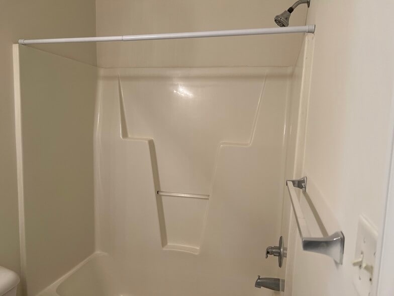 Bathroom - 3302 Whitlock Dr N