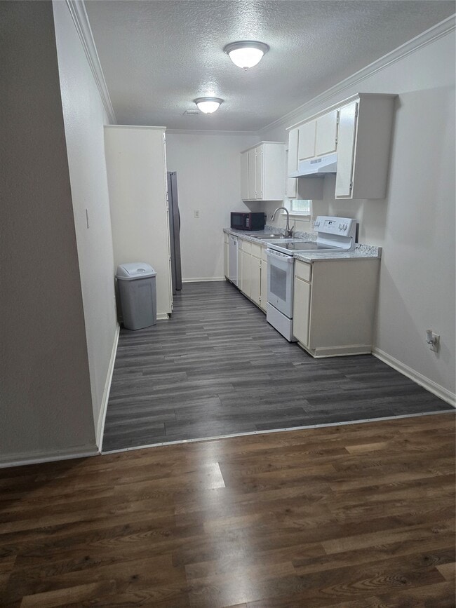 Building Photo - 4215 Ross Ave