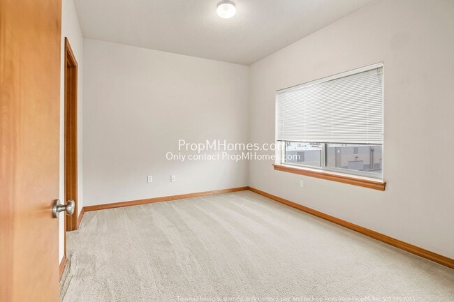 Building Photo - Chic One-Bedroom Condo in Bethany!