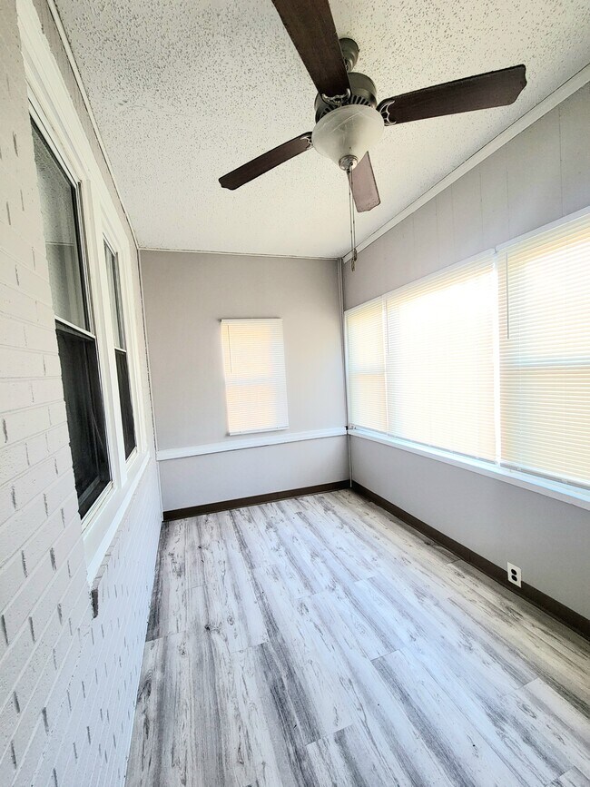 Building Photo - 602 Powell St