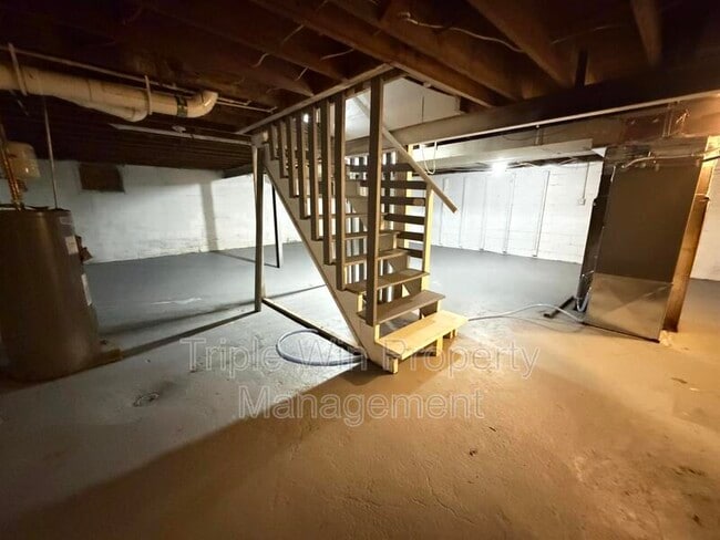 Building Photo - 6206 Evergreen Blvd