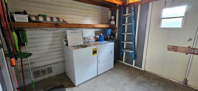 Building Photo - 8410 Wagon Wheel Cir