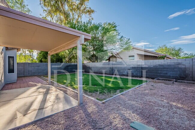Building Photo - 3980 E Pinon Ct