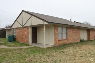 Building Photo - 1129-1131 Suburban Drive