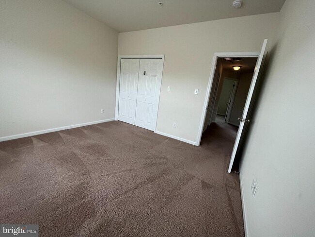 Building Photo - 103 Goods Wy