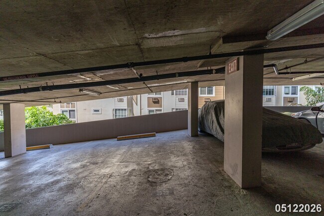 Building Photo - The Windsor, 1bd, 1.5ba, 1prking, Must See, Avail today!
