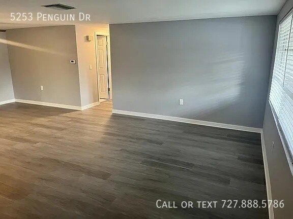 Building Photo - 5253 Penguin Dr