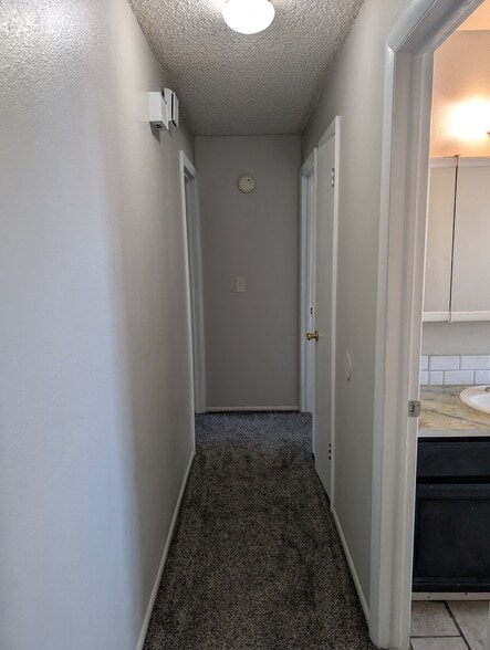 Building Photo - 1827 S Fairway Dr