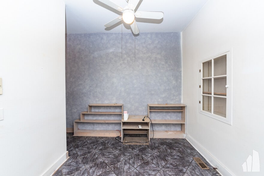 Building Photo - 1016 S Oakley Blvd