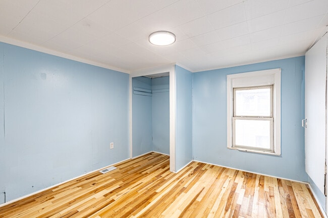 Building Photo - 83 Ridgeway Ave