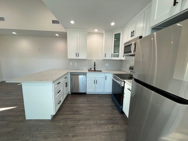 Building Photo - Pet friendly 1+1 w/all appliances + in-unit laundry!