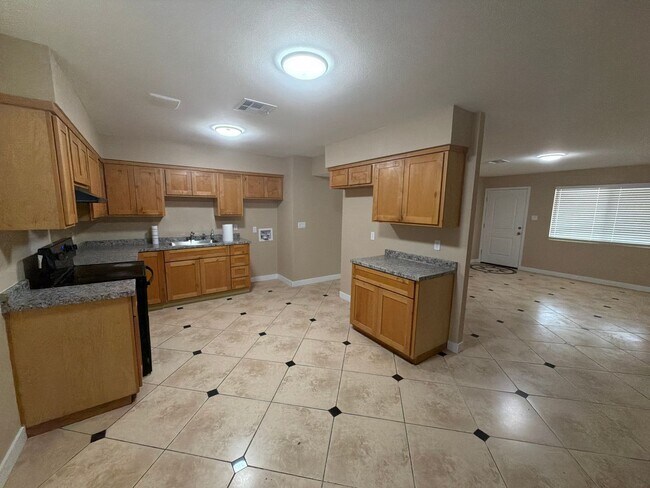Building Photo - 5810 W Earll Dr