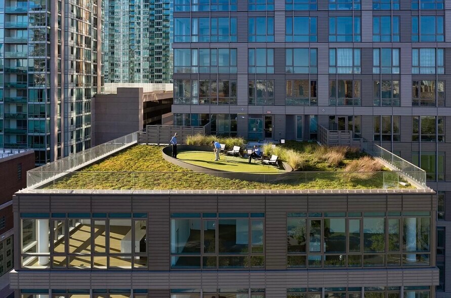 6th Floor Putting Green - 75 Park Ln S