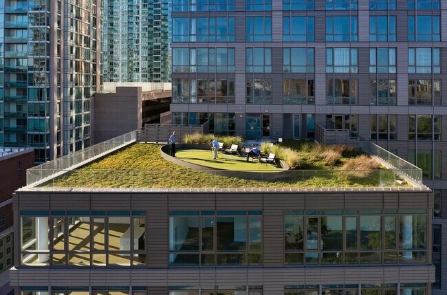 6th Floor Putting Green - 75 Park Ln S