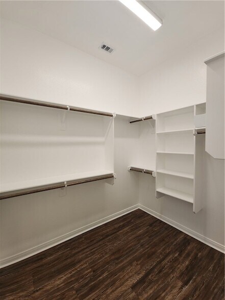 Building Photo - 4015 Dunlap Loop