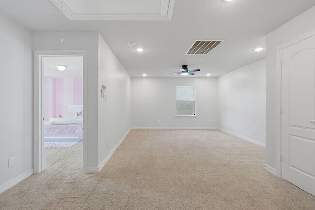 Building Photo - 127 Buttonwood Ct