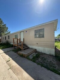 Building Photo - 3 Bedroom 2 Bathroom
