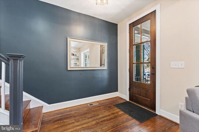 Building Photo - 705 Kentucky Ave SE