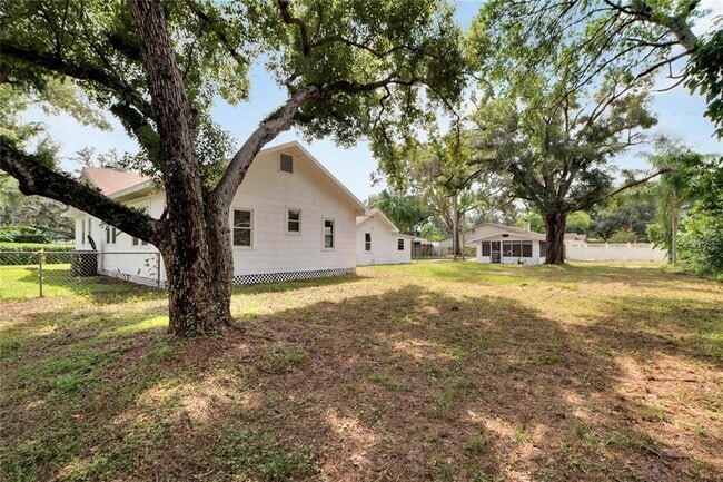 Building Photo - 11718 N Ola Ave
