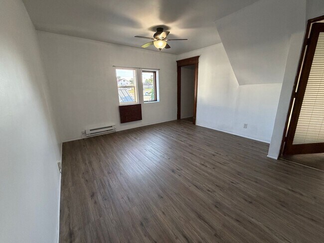 Building Photo - 705 McLean Ave